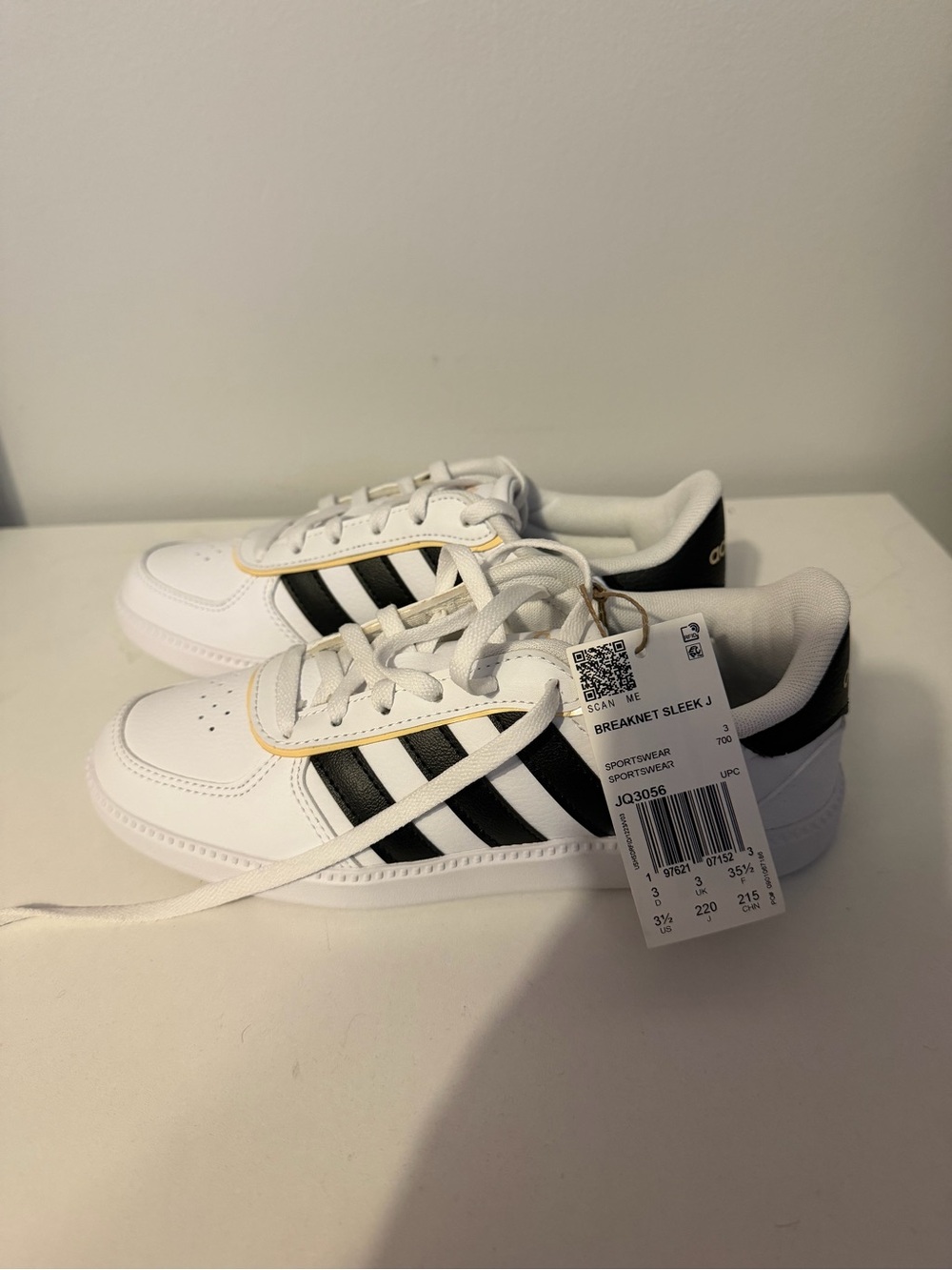 Adidas Boys youth 3.5 sneakers new with tags
